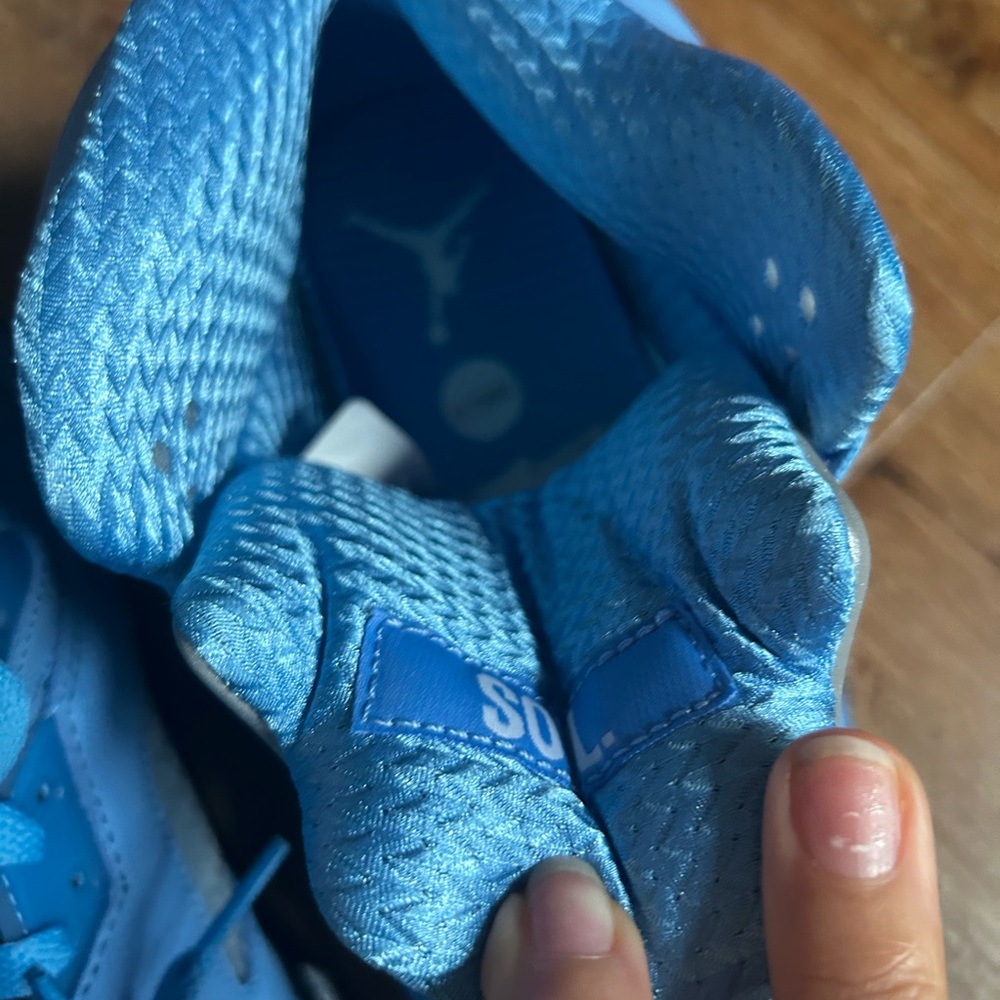 Jordan Athletic Shoes in Light Blue and Black - Picture 5 of 7